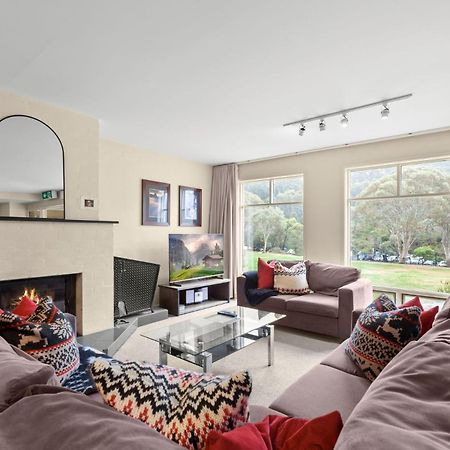 Village Green 2 Bedroom Loft Townhouse With Views Fireplace And Garage Parking Thredbo Luaran gambar