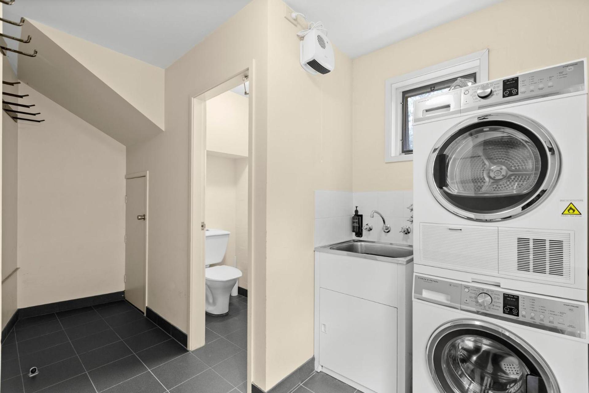 Village Green 2 Bedroom Loft Townhouse With Views Fireplace And Garage Parking Thredbo Luaran gambar