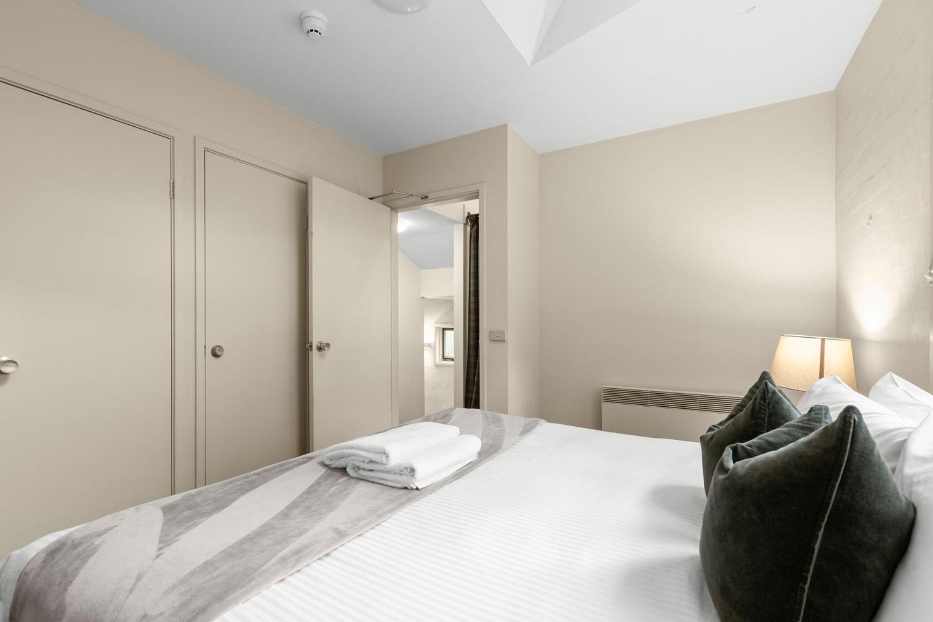 Village Green 2 Bedroom Loft Townhouse With Views Fireplace And Garage Parking Thredbo Luaran gambar